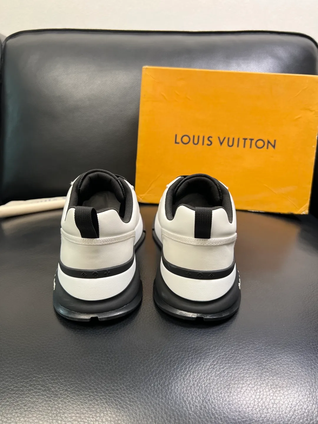 Men's shoes 💰 780 Lv High quality top crafts Louis Vuitton, sports sneakers counter synchronization, uppers imported from Italy, high-quality splicing with colorful and complex crafts, imported lambswool lining soft and comfortable, soles: original soles specially provided by the original factory, T men's shoes 💰U exclusive movable molded soles super comfortable, original and single goods, high quality, welcome to compare, code number 39-44 (customized 38 45)